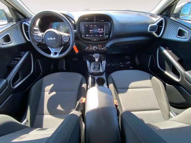 Used 2023 Kia Soul LX w/ LX Technology Package image 10