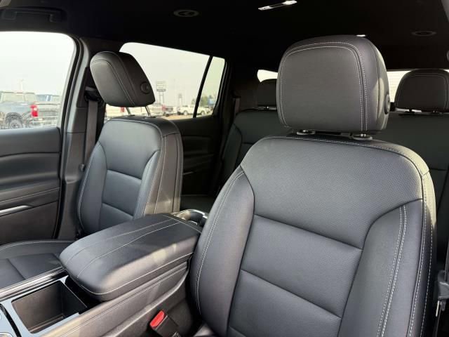Used 2025 Chevrolet Traverse LT image 12