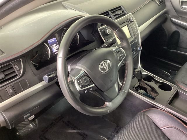 Used 2016 Toyota Camry SE w/ Moonroof Package image 10