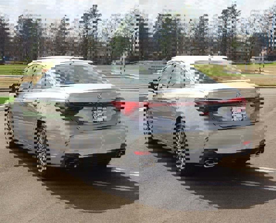 Used 2019 Toyota Avalon Limited image 13