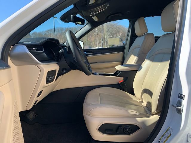 Used 2023 Jeep Grand Cherokee Limited w/ Luxury Tech Group II image 38