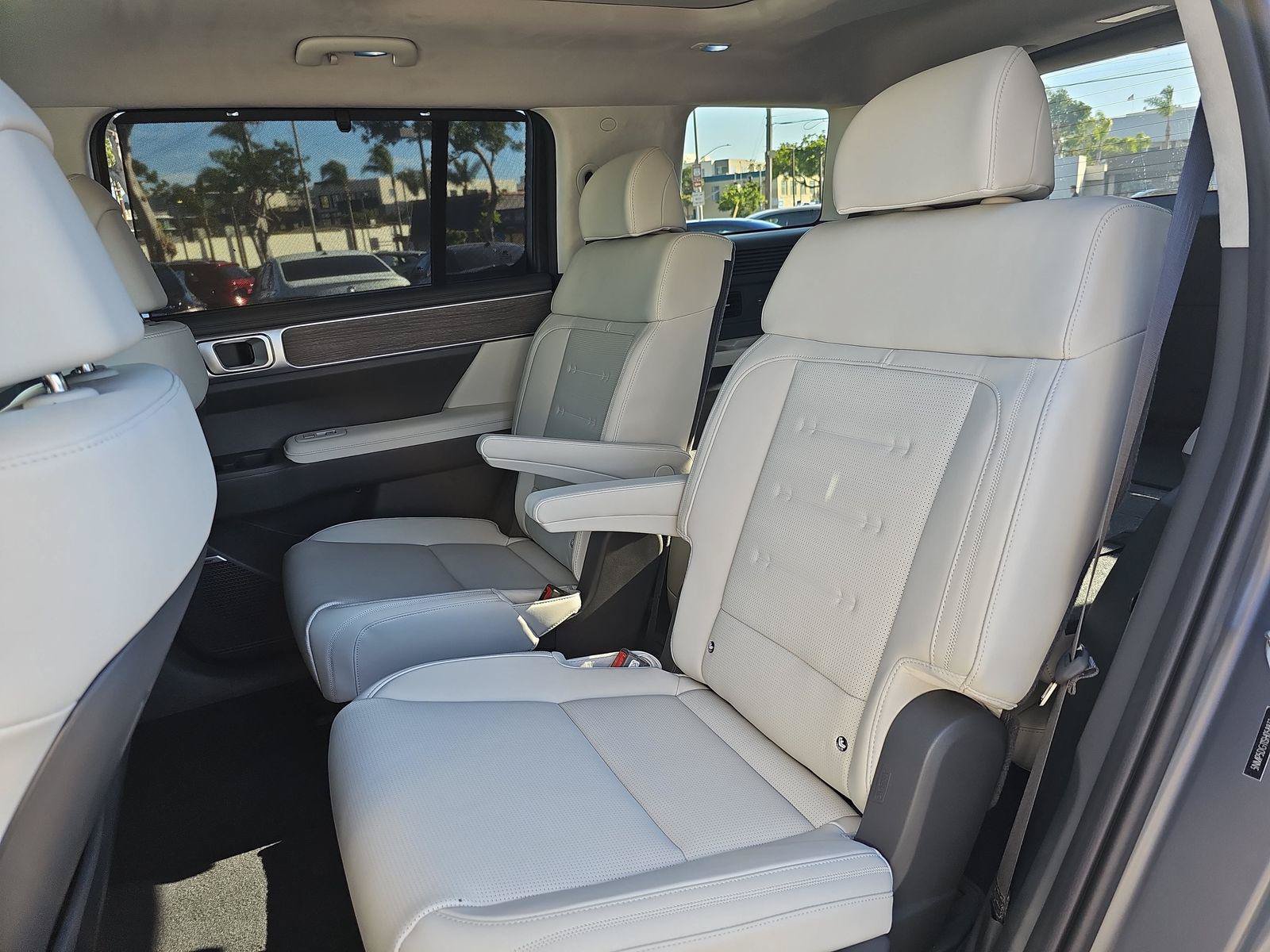New 2025 Hyundai Santa Fe Calligraphy AWD/4WD image 16