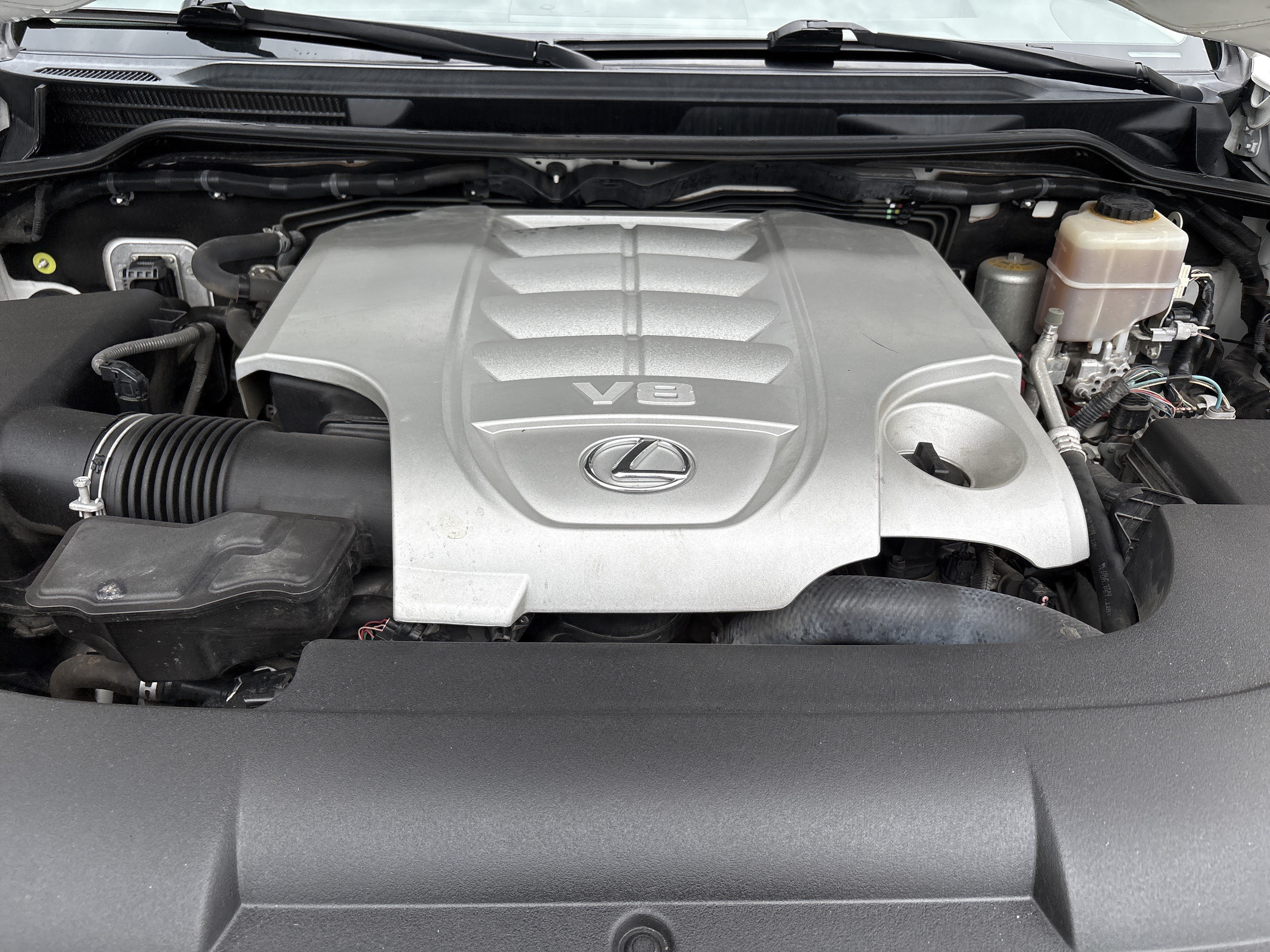 Used 2017 Lexus LX 570 4WD w/ Luxury Package image 34
