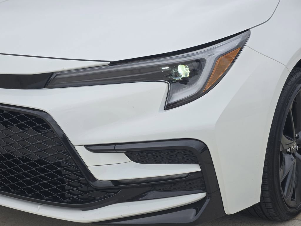 Used 2025 Toyota Corolla SE w/ SE Premium Package image 10
