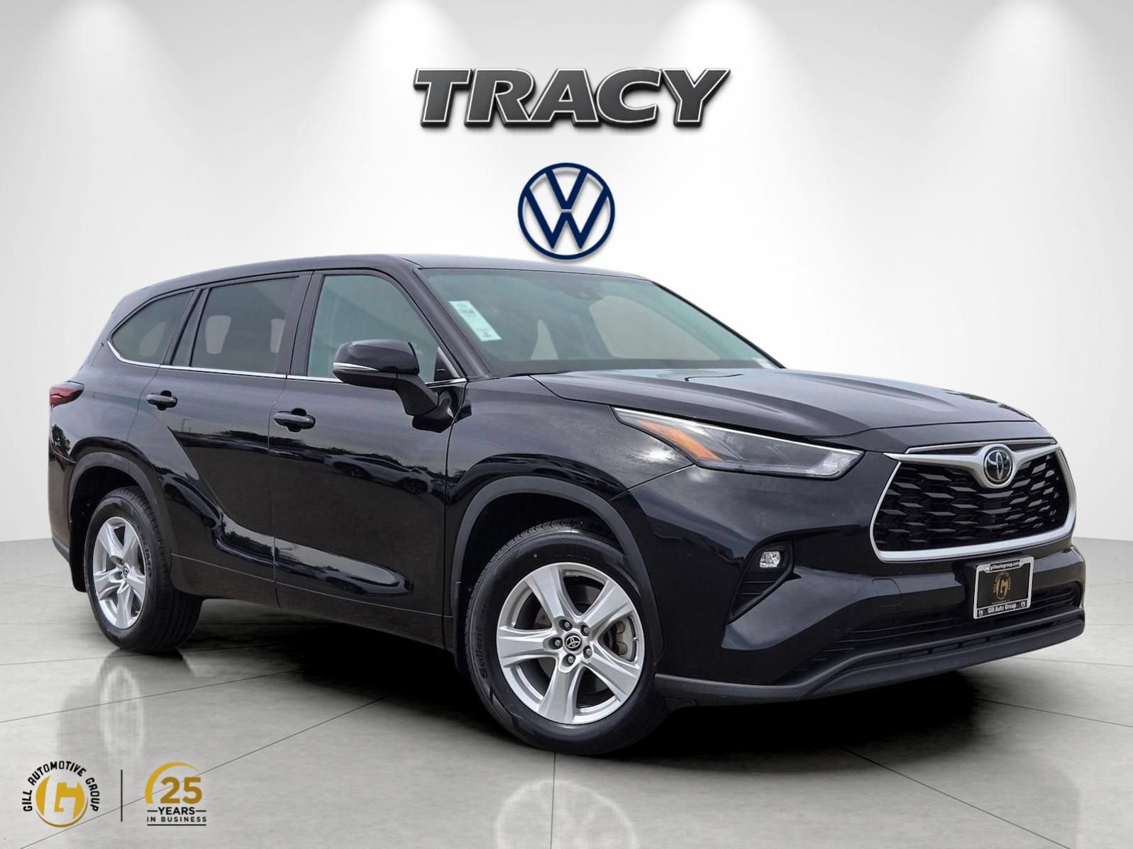 Used 2024 Toyota Highlander LE AWD/4WD image 1