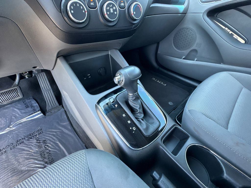 Used 2017 Kia Forte LX image 29