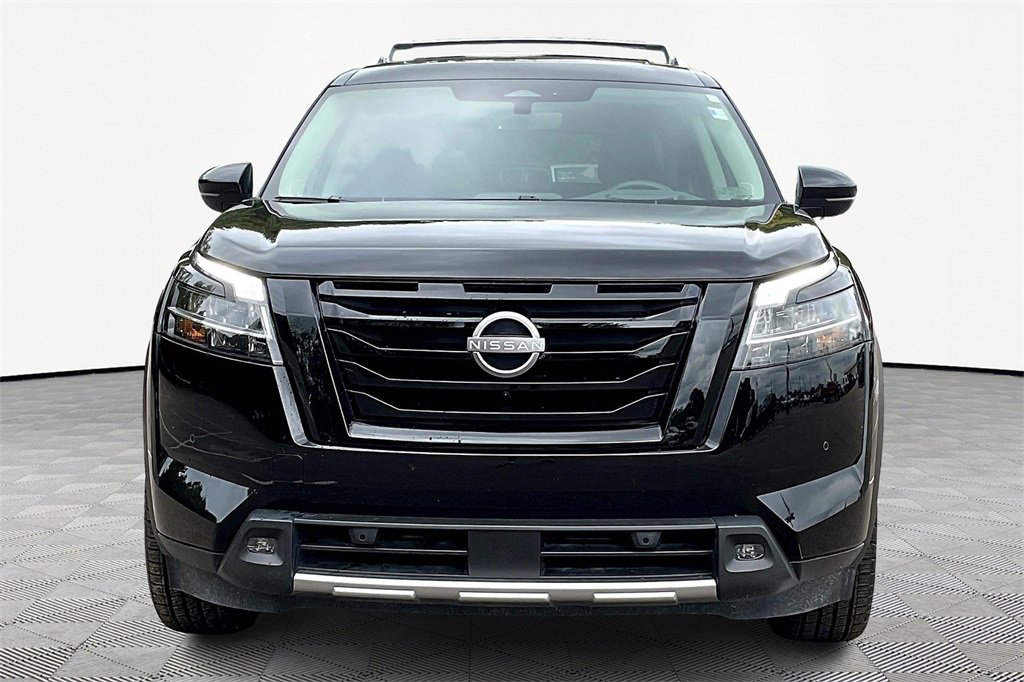 Used 2024 Nissan Pathfinder Platinum image 3