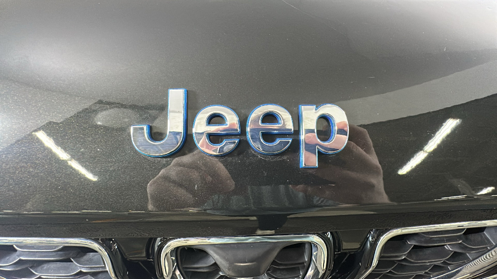 Used 2023 Jeep Grand Cherokee 4WD 4xe w/ Luxury Tech Group II image 10