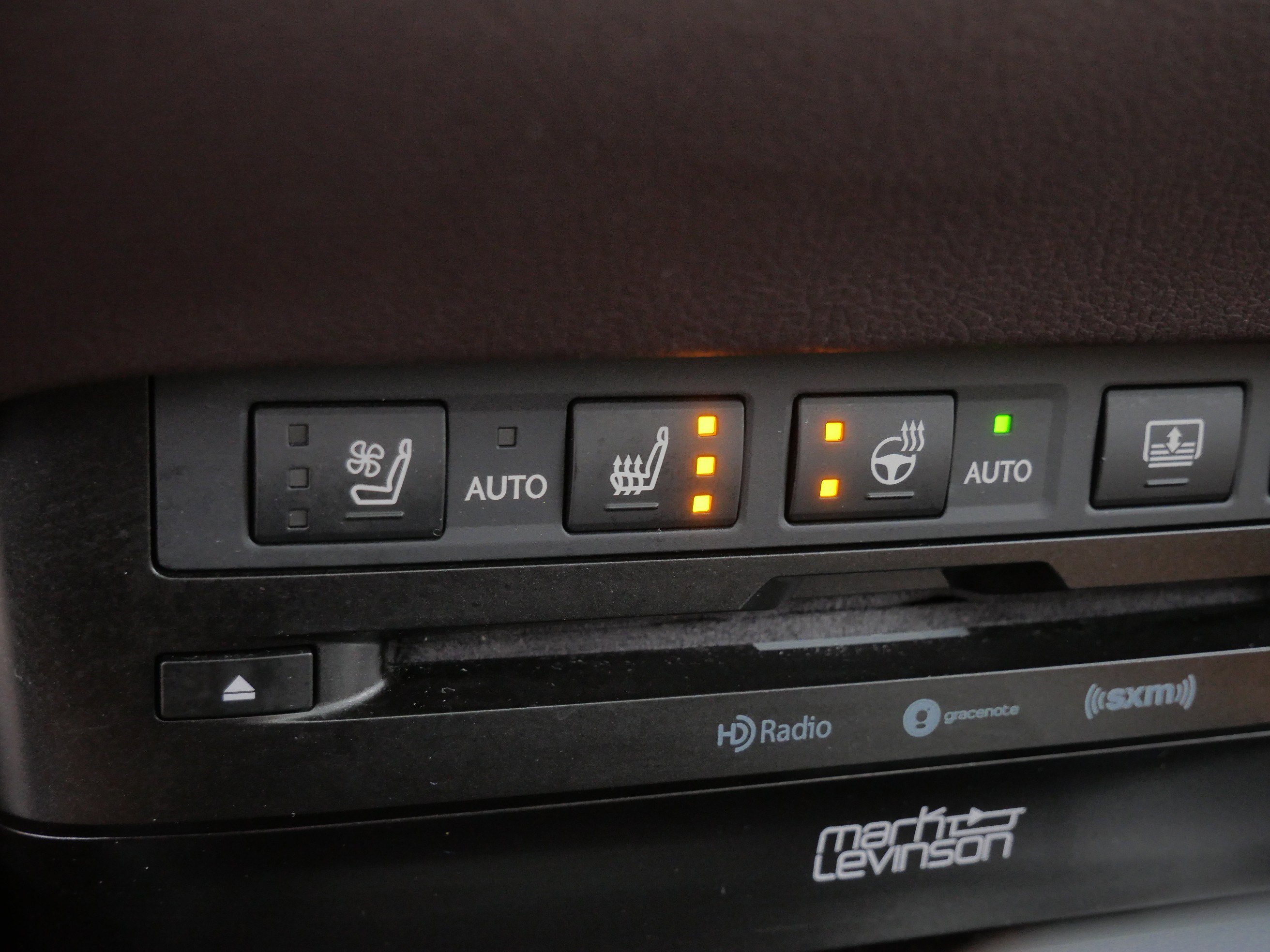 Used 2019 Lexus ES 300h w/ Accessory Package 2 image 29