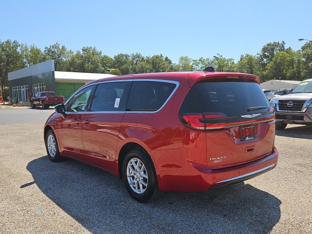 New 2026 Chrysler Pacifica Select image 10