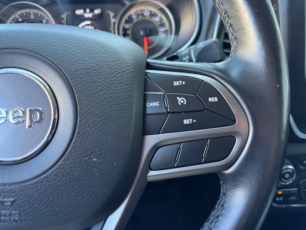Used 2020 Jeep Cherokee Latitude Plus w/ Cold Weather Group AWD/4WD image 14
