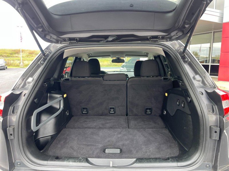 Used 2017 Jeep Cherokee Latitude w/ Cold Weather Group image 12