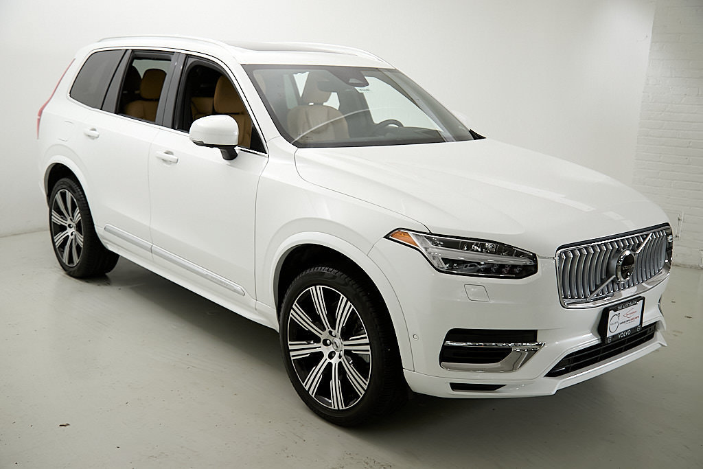 Certified 2024 Volvo XC90 T8 Ultimate w/ Protection Package Premier AWD/4WD image 4