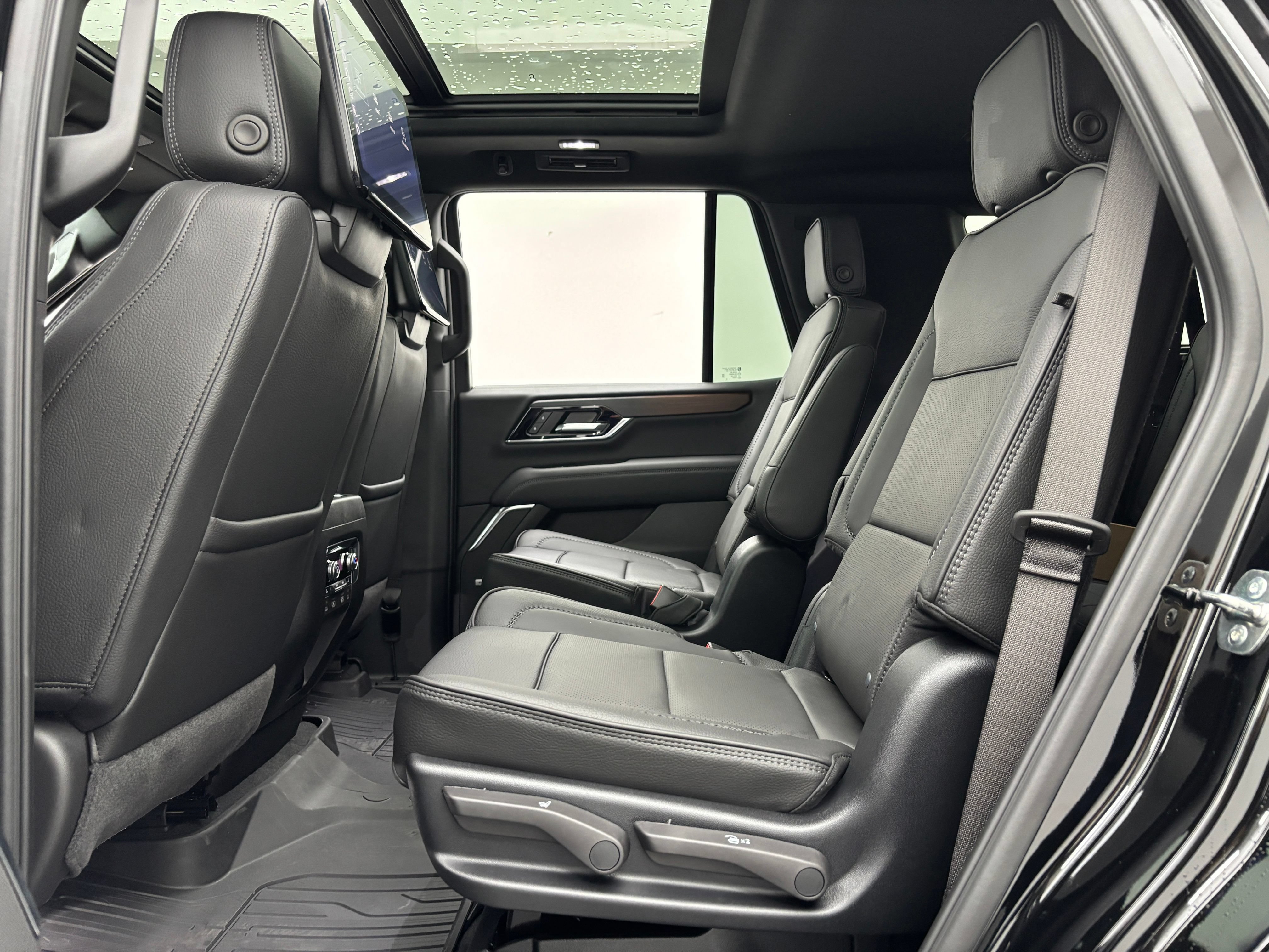 New 2026 GMC Yukon Denali w/ Denali Reserve Package AWD/4WD image 50