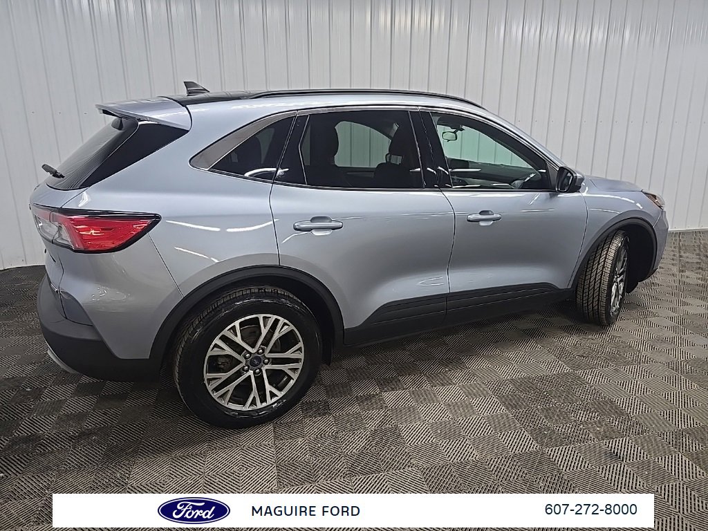 Used 2022 Ford Escape SEL w/ Technology Package image 3