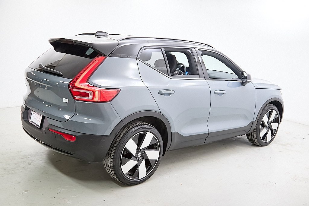 Certified 2023 Volvo XC40 Recharge Ultimate image 9
