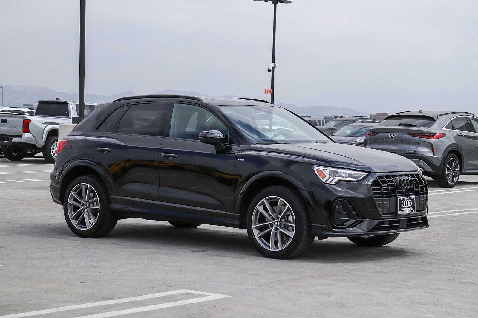 Used 2025 Audi Q3 2.0T Premium w/ Convenience Package AWD/4WD image 3