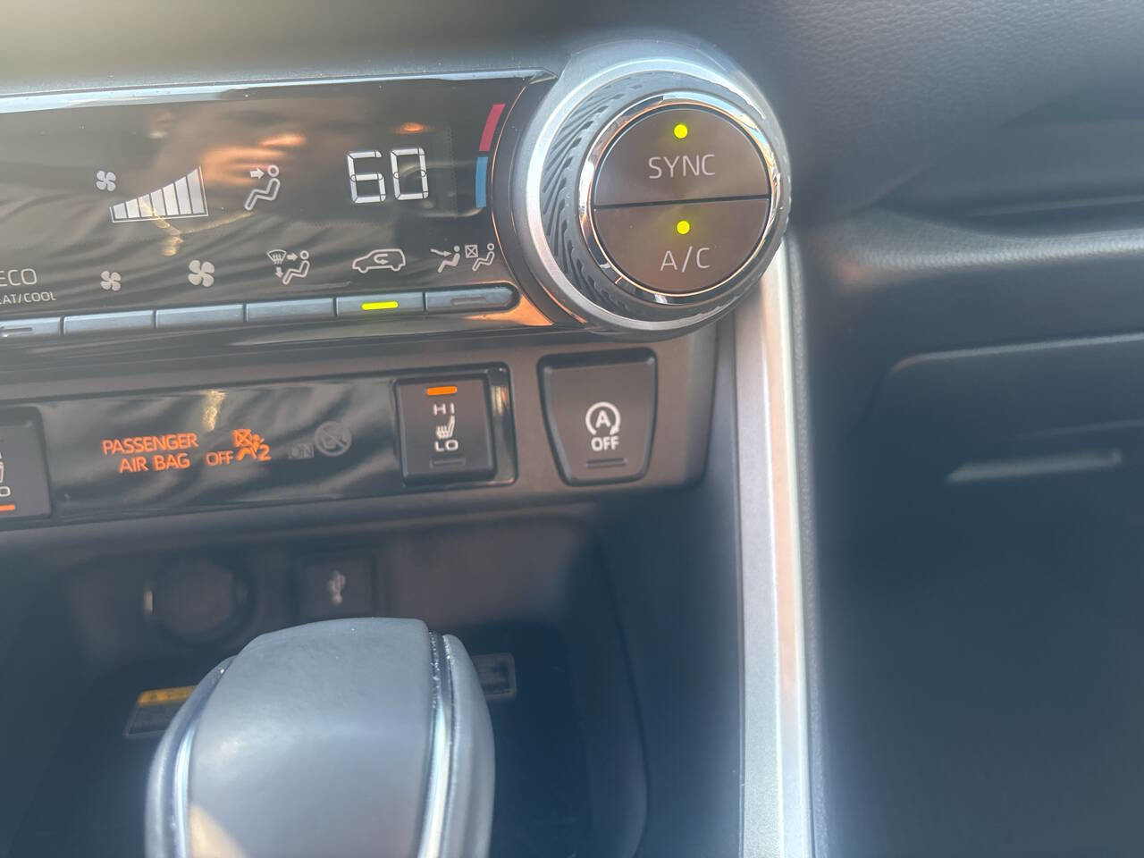 Used 2020 Toyota RAV4 XLE Premium image 28
