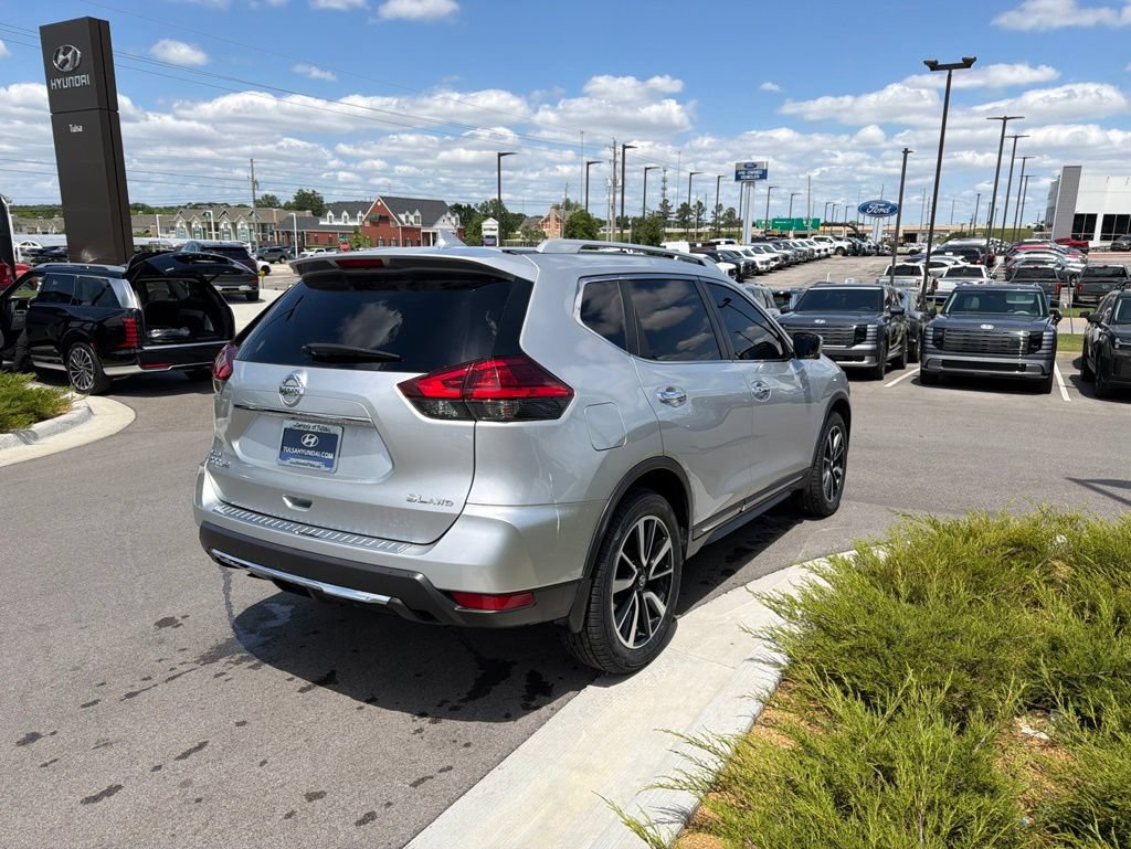 Used 2017 Nissan Rogue SL w/ SL Premium Package AWD/4WD image 6