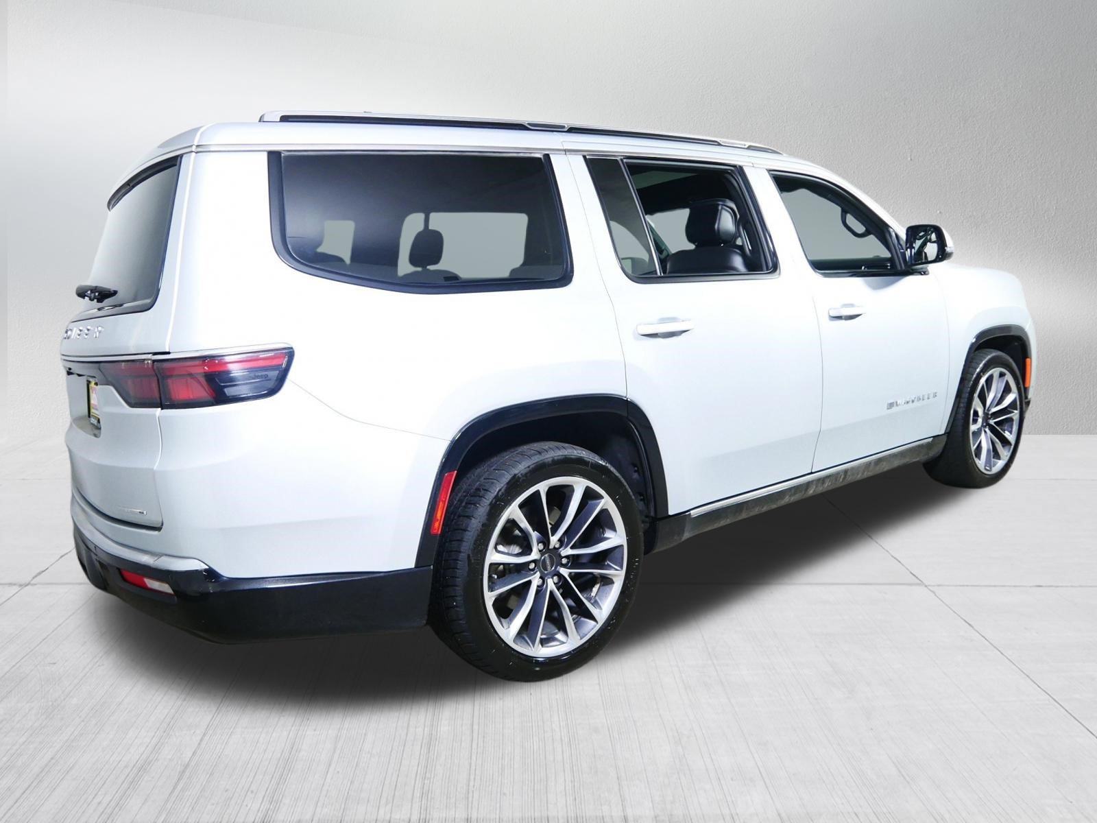 Used 2022 Jeep Wagoneer Series III w/ Premium Group I AWD/4WD image 7
