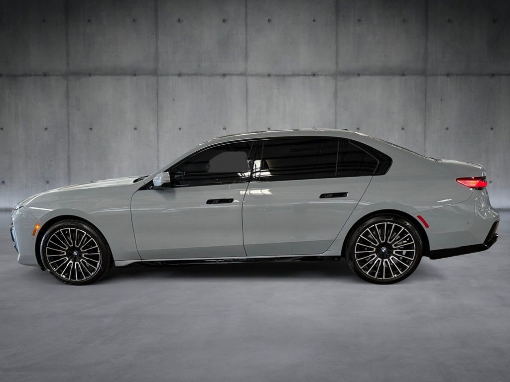 Used 2024 BMW 760i xDrive w/ Executive Package image 2