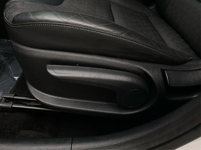 Used 2017 Kia Niro EX image 22