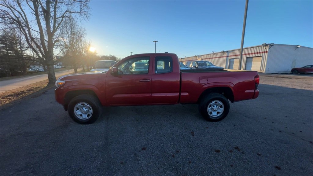 Used 2018 Toyota Tacoma SR image 5