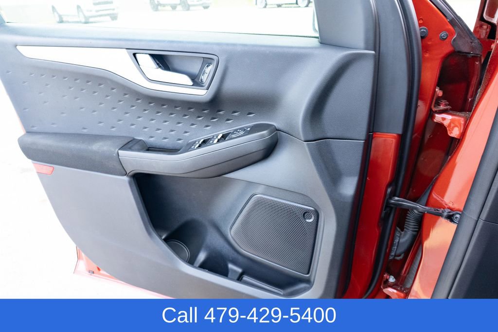 Used 2020 Ford Escape SE image 28