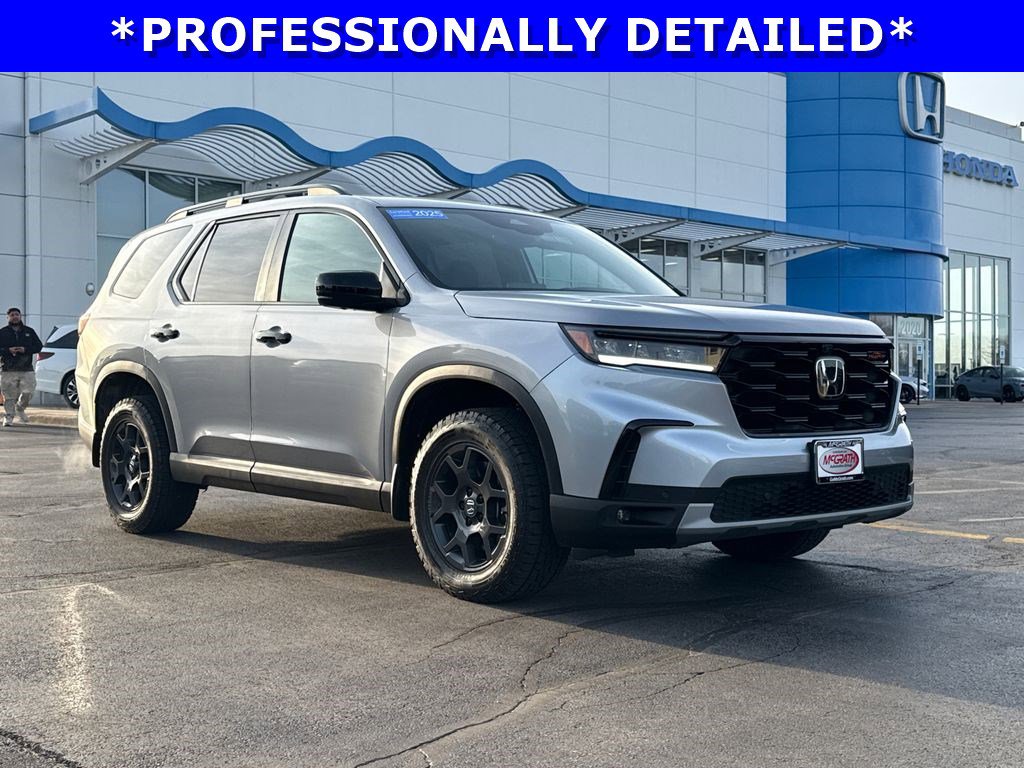 Certified 2025 Honda Pilot TrailSport image 3