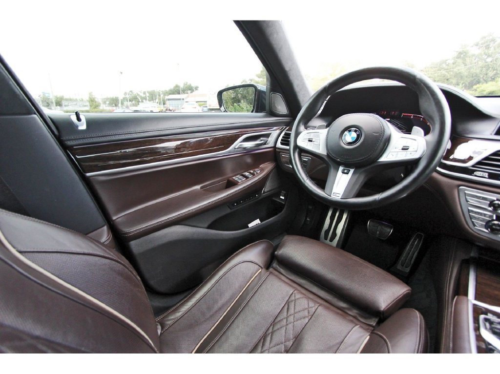 Used 2022 BMW 750i xDrive w/ Executive Package AWD/4WD image 9
