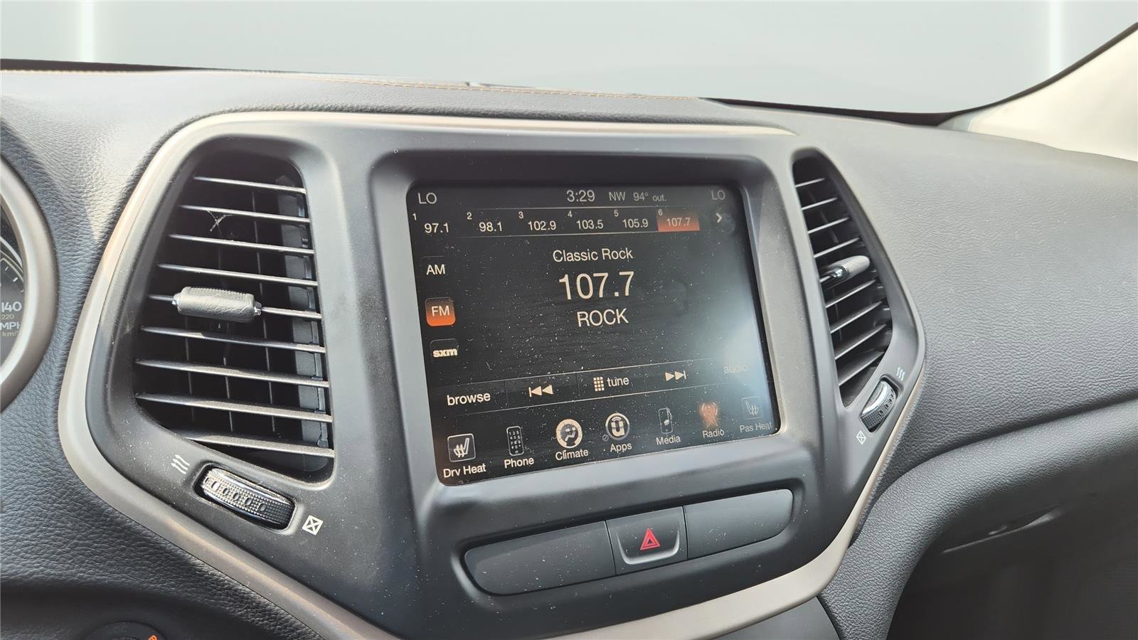 Used 2016 Jeep Cherokee Limited AWD/4WD image 18