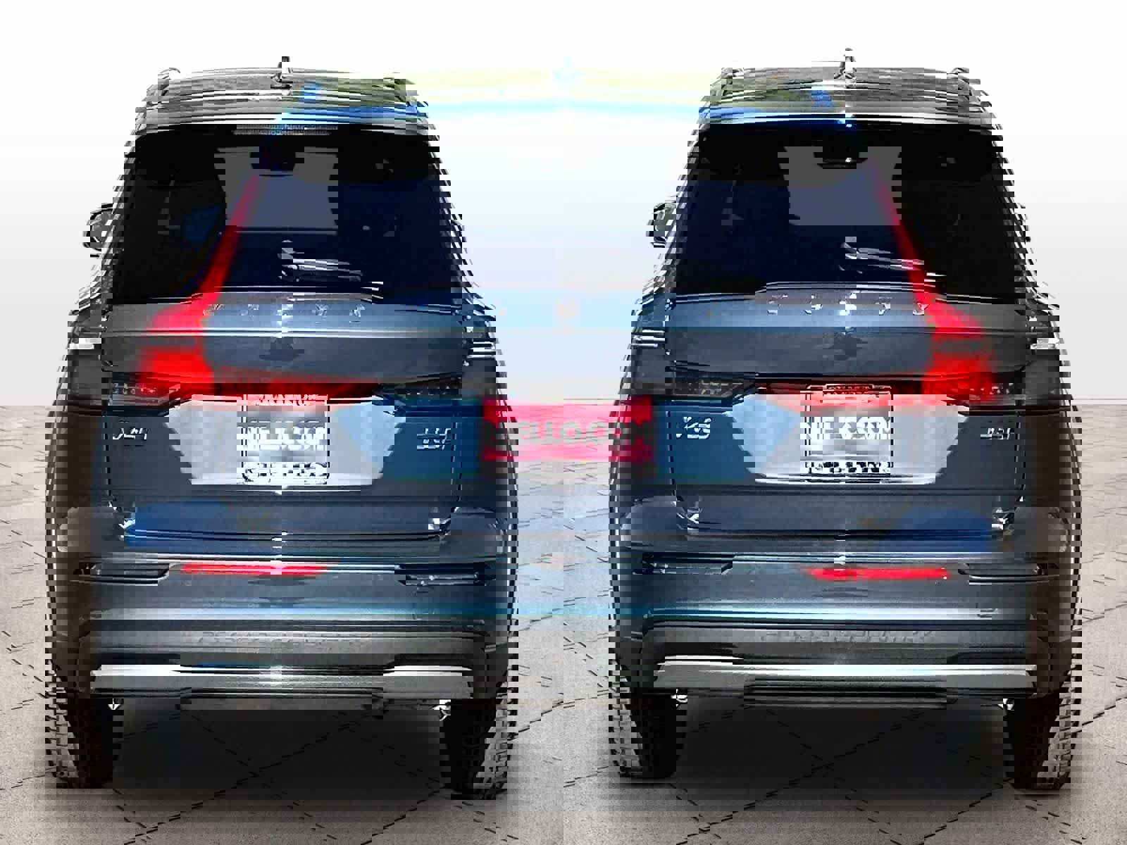 Used 2025 Volvo V60 B5 Cross Country Plus image 7