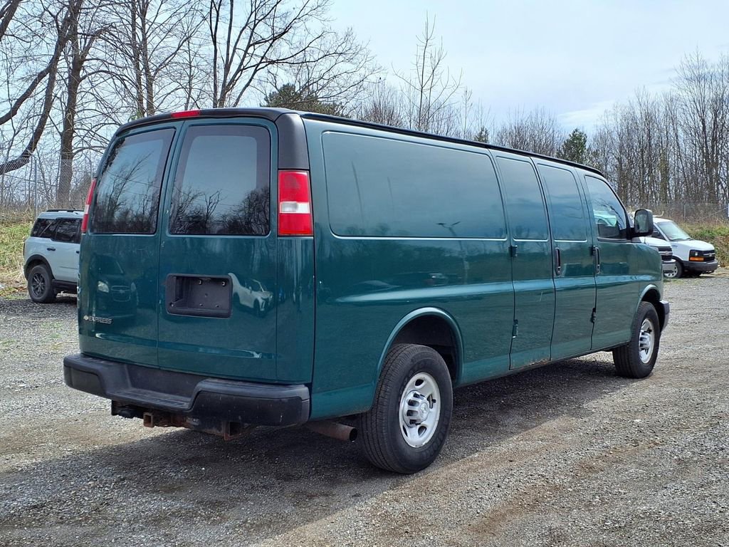 Used 2017 Chevrolet Express 3500 Extended RWD image 4
