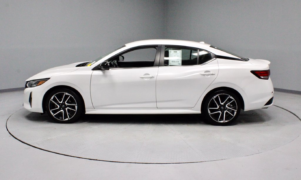 Certified 2025 Nissan Sentra SR FWD image 9