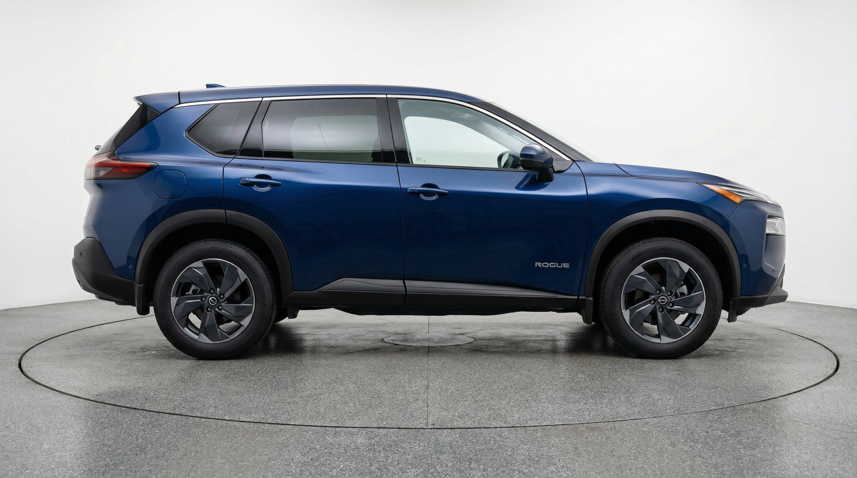 Used 2025 Nissan Rogue SV image 11