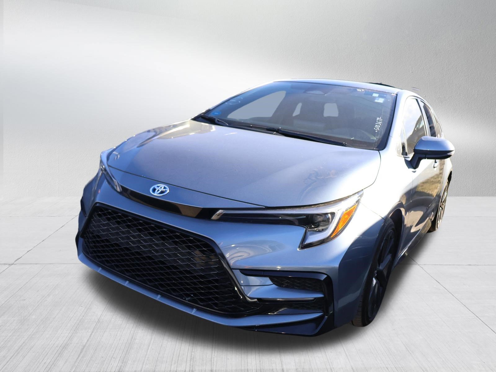 Used 2024 Toyota Corolla SE image 3