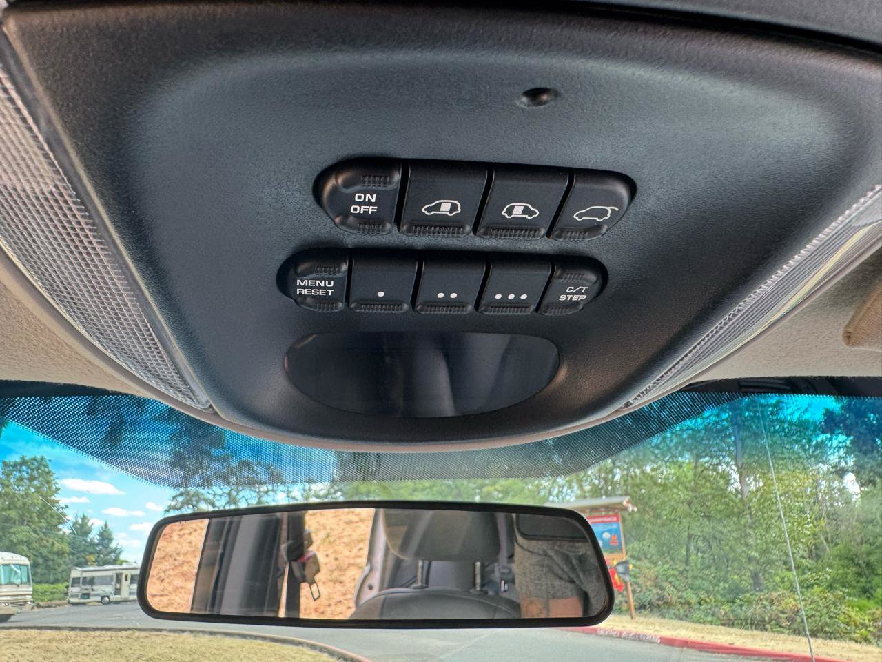 Used 2004 Dodge Grand Caravan SXT w/ Premium Group FWD image 25
