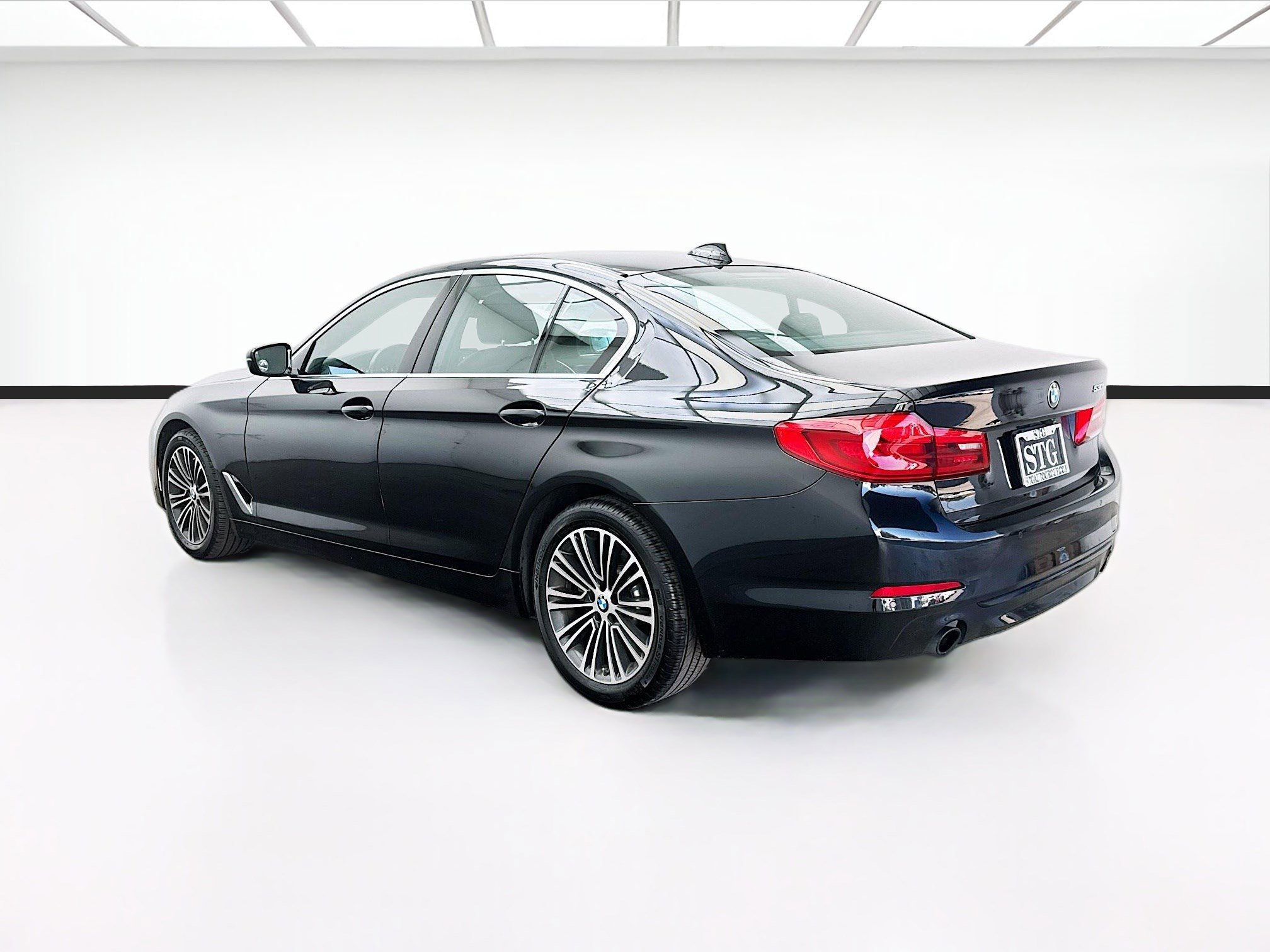 Used 2019 BMW 530i w/ Convenience Package RWD image 6