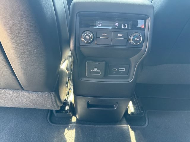Used 2023 GMC Acadia SLT w/ Elevation Edition FWD image 11