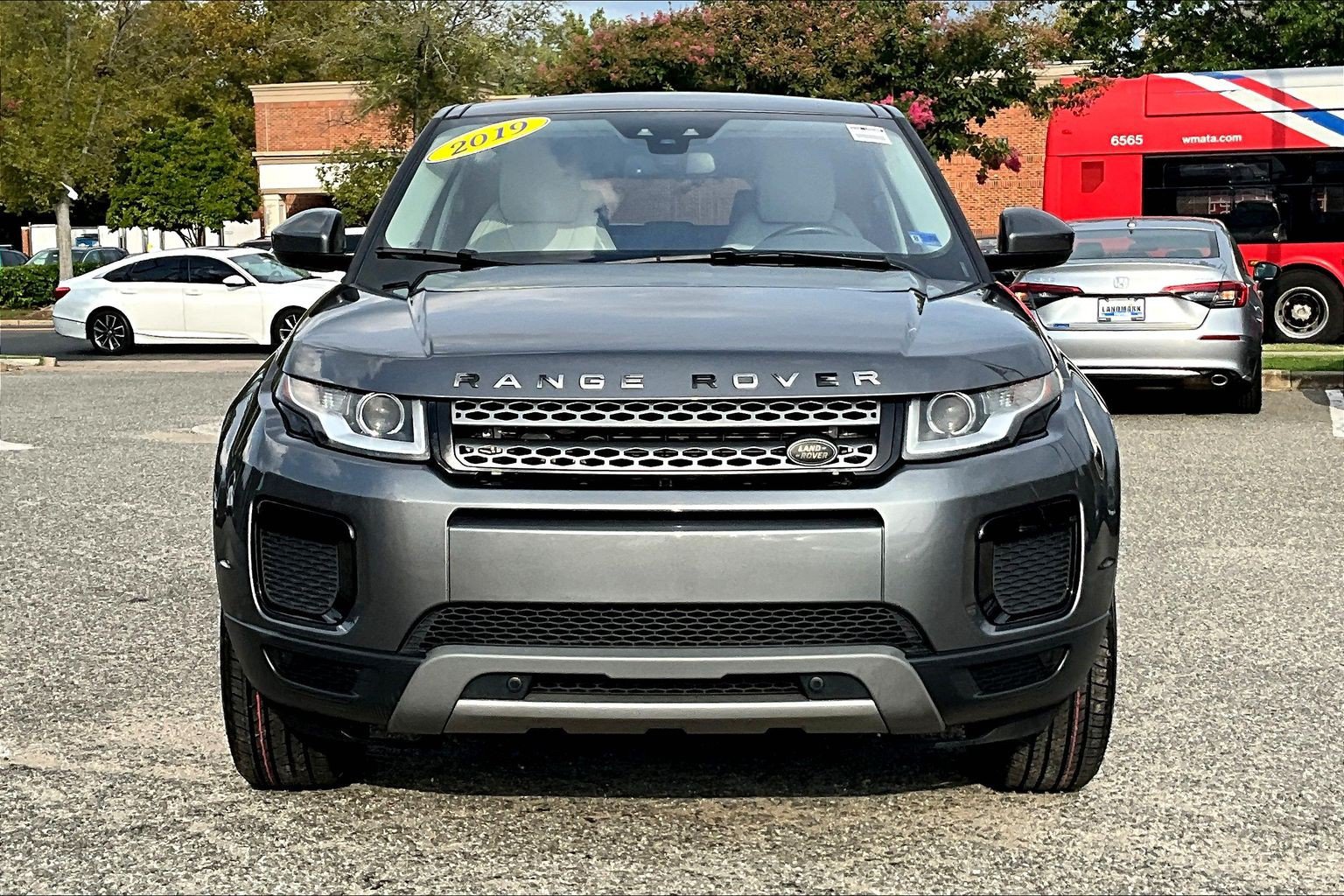 Used 2019 Land Rover Range Rover Evoque SE AWD/4WD image 3