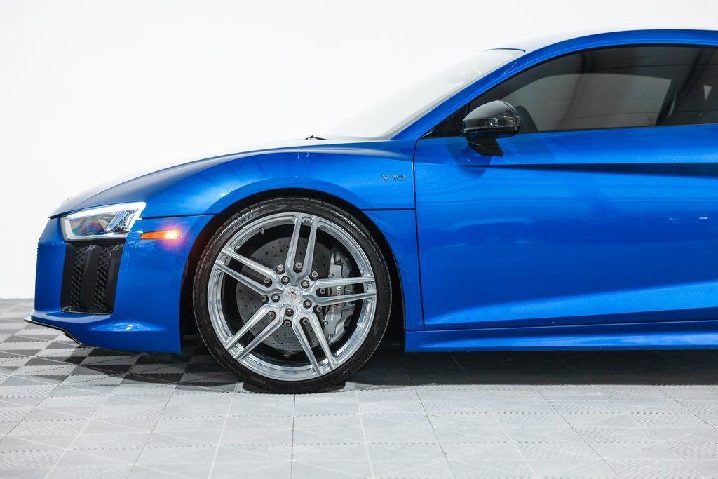 Used 2017 Audi R8 V10 plus image 12