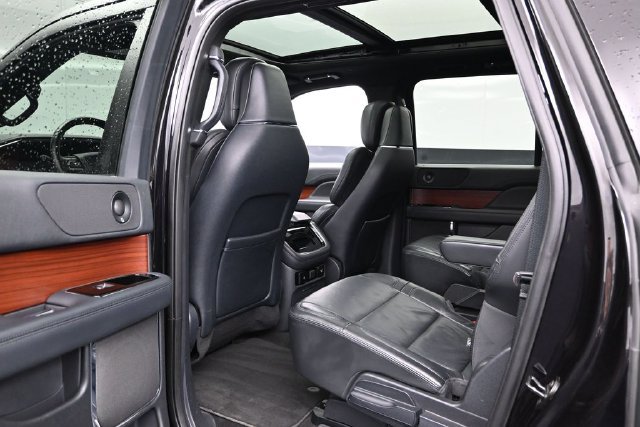 Used 2022 Lincoln Navigator L Reserve AWD/4WD image 23