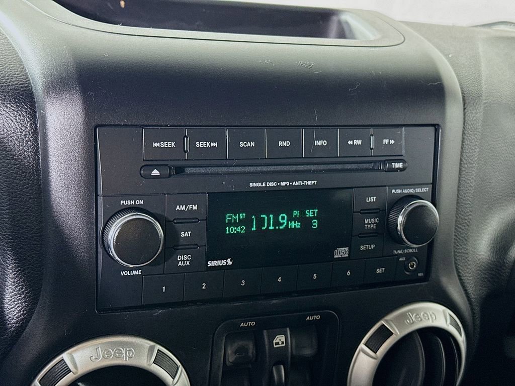 Used 2016 Jeep Wrangler Unlimited Sahara image 5