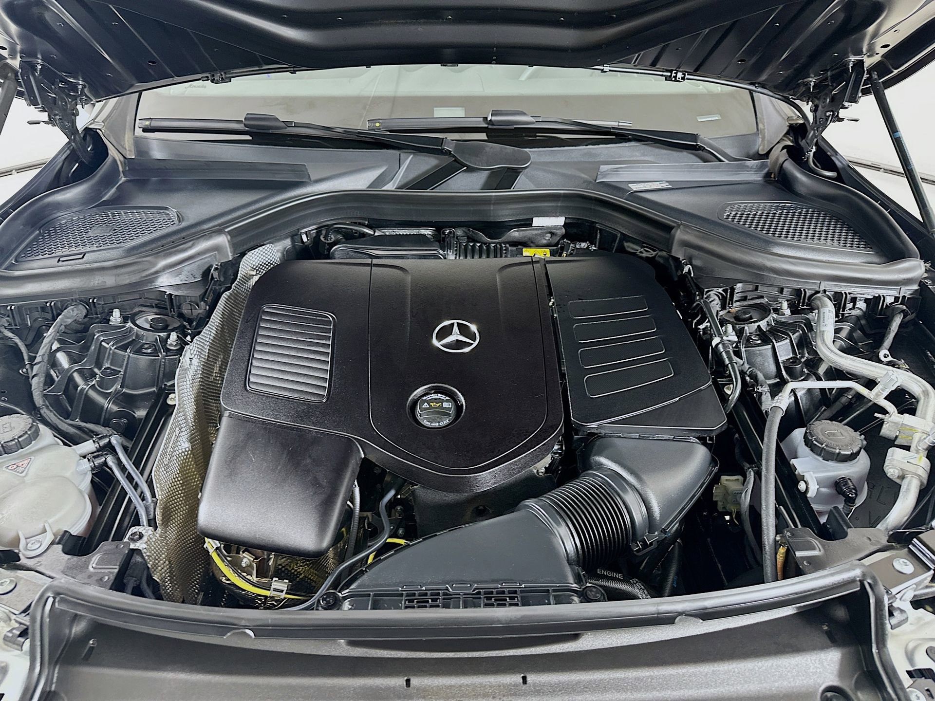 Certified 2025 Mercedes-Benz GLC 300 4MATIC image 33