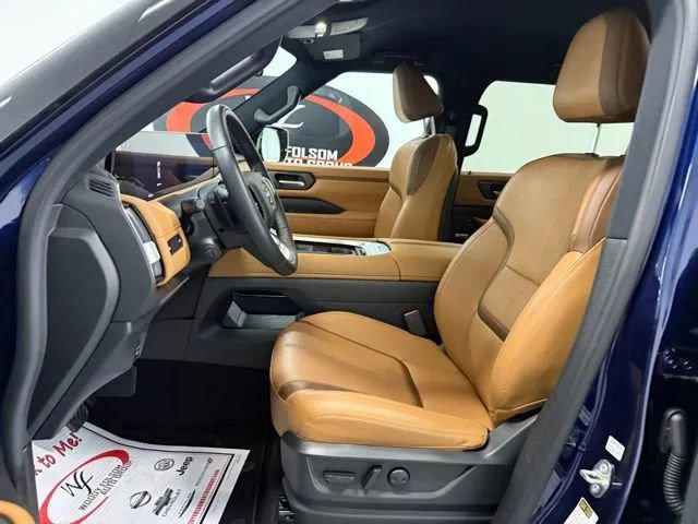 Used 2025 Nissan Armada SL image 12