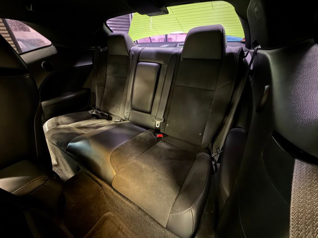 Used 2015 Dodge Challenger R/T Scat Pack w/ Scat Pack Appearance Package RWD image 7
