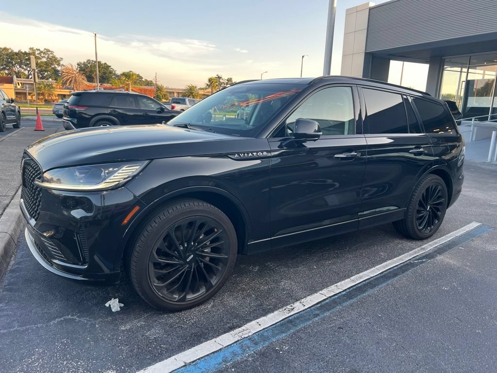 Used 2025 Lincoln Aviator Reserve w/ Jet Appearance Package RWD image 10
