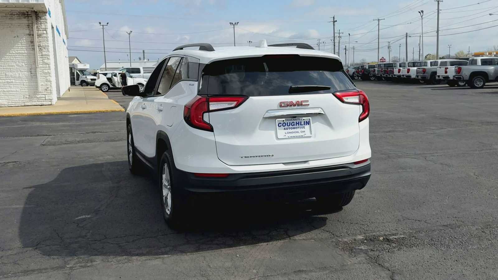 Certified 2024 GMC Terrain SLE w/ Driver Convenience Package FWD image 7