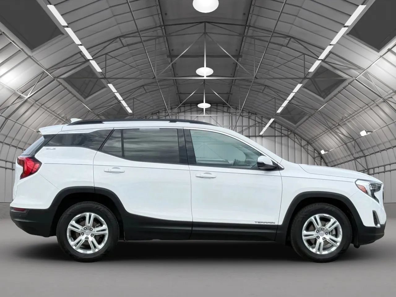 Used 2018 GMC Terrain SLE w/ Driver Convenience Package FWD image 8