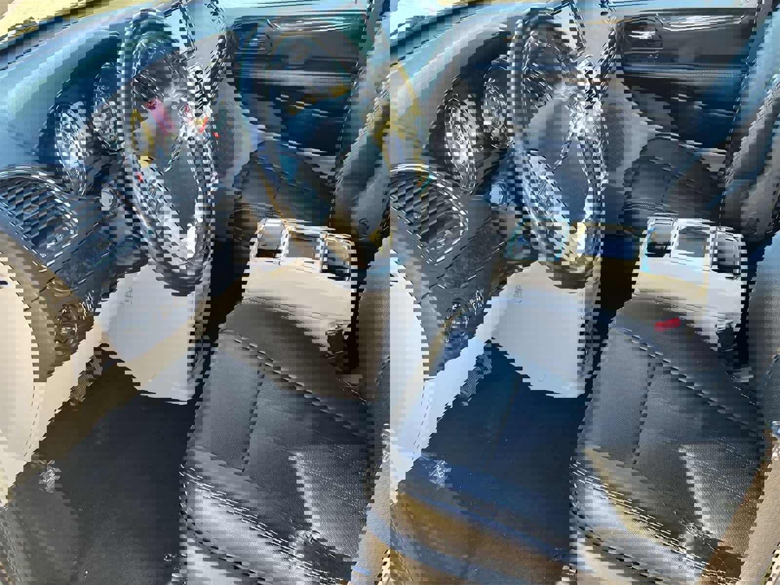 Used 2015 Chrysler Town & Country Touring-L w/ Driver Convenience Group image 10